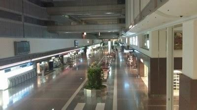 Here at hey bear capsule hotel, guests can enjoy their leisure time in the shared lounge. A Review about Capsule Hotel "FIRST CABIN" in Haneda Airport Terminal 1 | Haneda Airport User's Blog