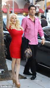 Lady In Red Courtney Stodden Dons Mini Dress For Lunch With Mystery