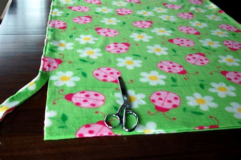 Jun 08, 2020 · instructions cutting the materials. Fringed Fleece Blankets - Pink Polka Dot Creations