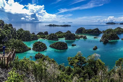 Tempat Wisata Di Indonesia 2021 16 Lokasi Yang Wajib Kamu Kunjungi