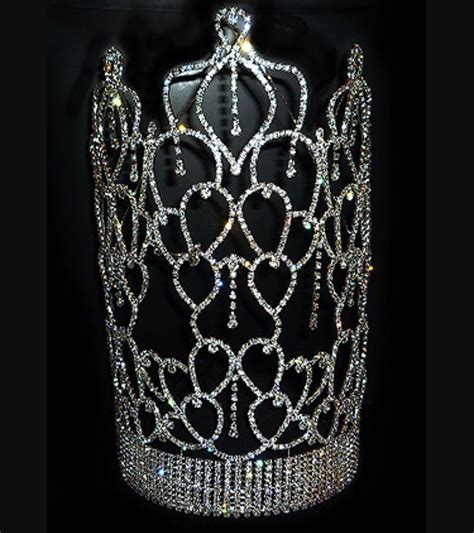 Pin By B Bs G M๏m On Queen Pageant Crowns Crown Jewels Tiaras And Crowns