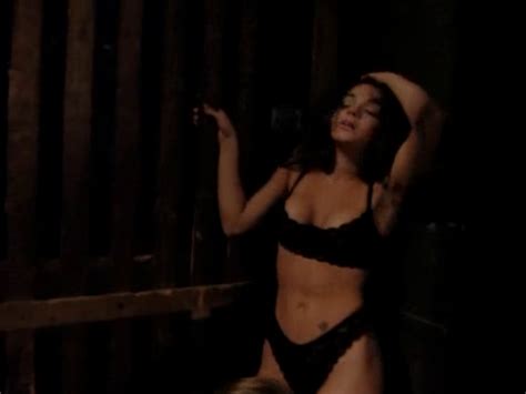 Amber Newman Nuda Anni In Stripper Wives