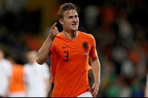 Matthijs de ligt is a 20 years old (as of july 2021) professional footballer from holland. Matthijs de Ligt tankt vertrouwen en energie bij Oranje ...
