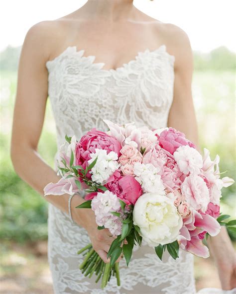 22 Lily Bouquets Perfect For A Spring Wedding Lilybouquets
