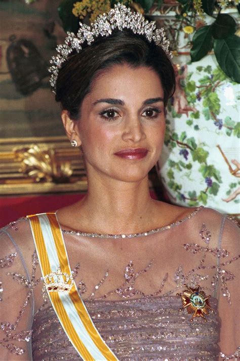 All Of Queen Rania Of Jordans Best Fashion Moments Queen Rania Royal Tiaras Royal Crown Jewels