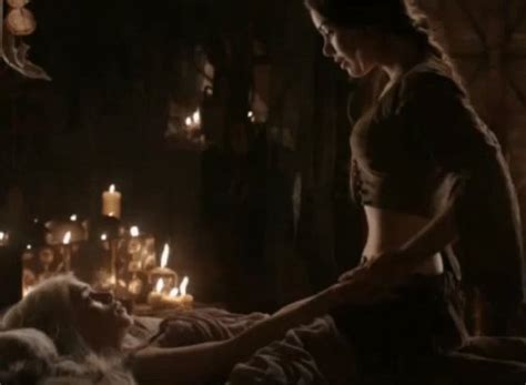 Emilia Clarke Nuda In Game Of Thrones