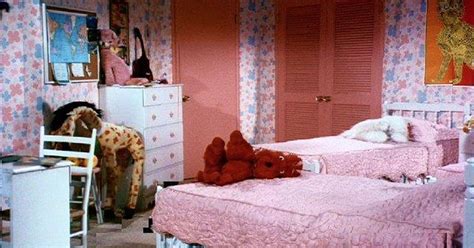 The greatest television shows in the world are ranked here as a sort of tv guide for marathoning shows. Match these 15 Bedrooms to the 1970's TV Show | DoYouRemember?