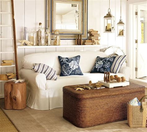 Stretch a (fishing) net across the tablecloth, sea shells and starfish symbolize the sea and beach. Beach Themed Coffee Table Decor | Roy Home Design