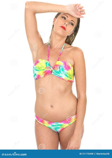 Mujer Atractiva Pin Up Model En Un Bikini Foto De Archivo Imagen De Bikini Alimentado 51175498