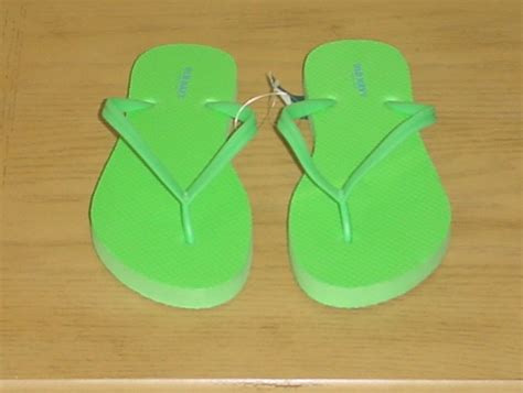 New Ladies Old Navy Flip Flops Thong Sandals Size 9 Green Shoes