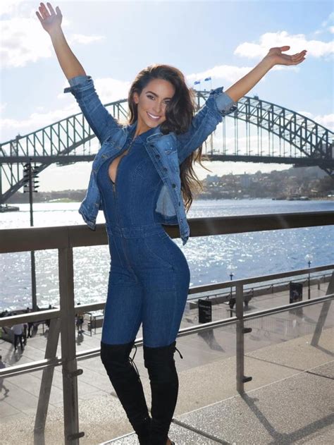 Aussie Model Ellie Gonsalves Makes Sizzling Super Bowl Debut In 10