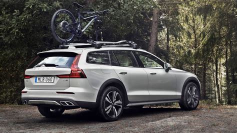 The v60 cross country is roomier than it was before, and it certainly feels that way. 2019 volvo v60 cross country availability | Volvo V60 ...