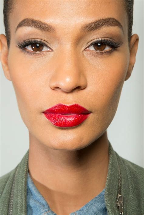 Joan Smalls Red Lipstick Makeup Looks Red Lipsticks Eye Makeup Hair