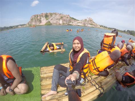 Tempatnya memang sangat cantik dan menarik untuk dikunjungi bersama keluarga dan tadom resort hill ini beroperasi setiap hari bermula jam 10 pagi sehingga jam 6.45 petang. Ada Apa dengan Tadom Hill, Banting?