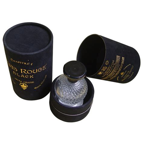 Our luxury gift box offers the perfect way to present your gifts to loved ones this christmas and other special occasions. luxury mysterious black paper packing perfume gift box