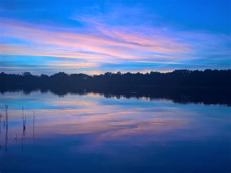 Download Wallpaper 1600x1200 Blue Sky Sunset Lake Reflections