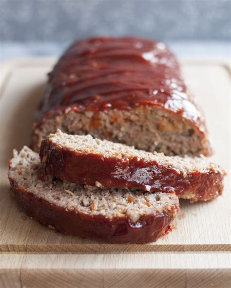 Made with ground chuck beef, onions, ketchup, worcestershire sauce, thyme, etc., then baked with ketchup. How Long To Cook A 2 Lb Meatloaf At 375 - How To Make ...