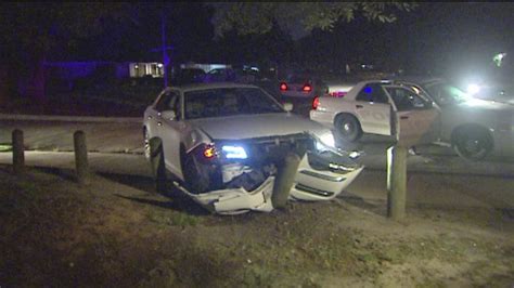 Driver Of Stolen Car Leads Police On Chase Crashes Into Pole But Escapes Custody Abc13 Houston