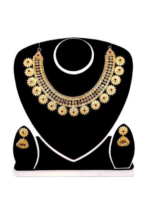 Biye Bazaar Gold Plated Round Necklace Set