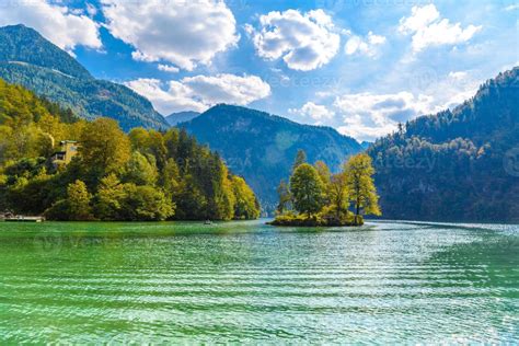 Pequeña Isla Con árboles En El Lago Koenigssee Konigsee Parque
