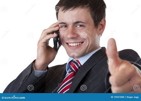 звонок бизнесмена делая телефон показывая большой пец руки вверх