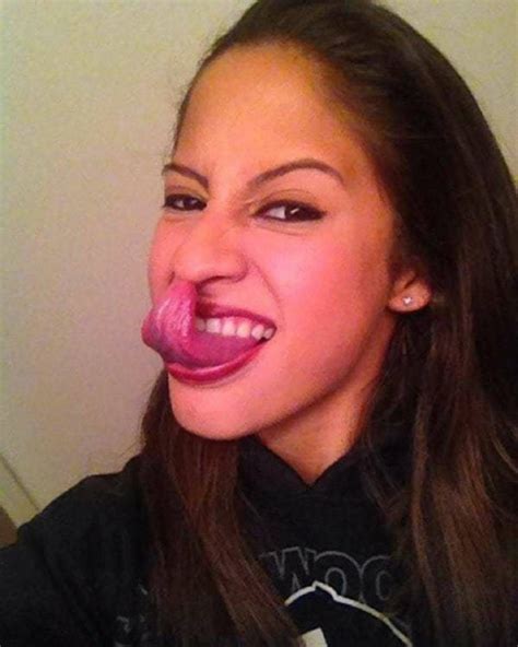 17 people with very long tongues barnorama