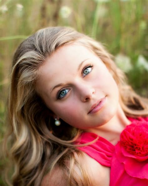 L Montgomery Studios Sunny Senior Pictures Central Pa Photographer