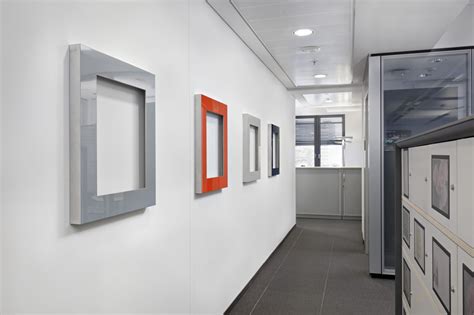 Mit rund 2.000 mitarbeitern bieten wir unseren rund einer million kunden mobilität, finanziellen spielraum und sicherheit. Sammlung - Daimler Art CollectionDaimler Art Collection