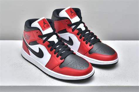 Air Jordan 1 Mid Chicago Black Toe 554724 069 For Sale Buythesole