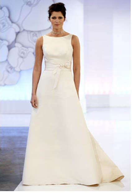 Vestidos de novia sencillos de Cymbeline y Franc Sarabia