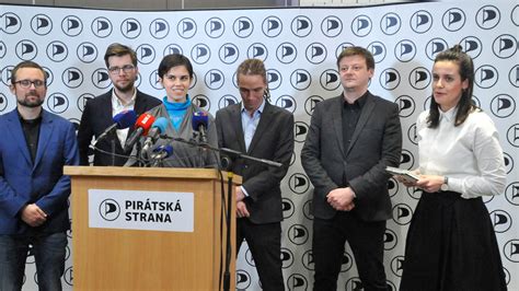 Bartoš si opravdu myslí, že jeho strana je liberální. Zemana ne, říká staronový šéf pirátů Bartoš | Hospodářské ...