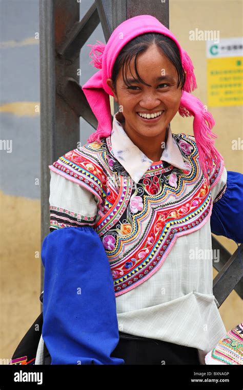 Chinese Minority Costume Hi Res Stock Photography And Images Alamy