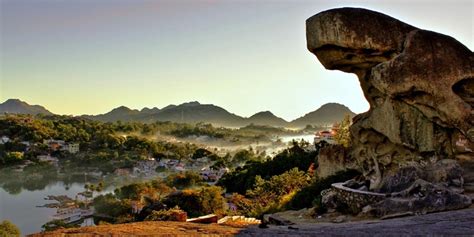 Cukup padukan dengan busana warna terang seperti kuning, agar tampilan anda cerah dan kasual. Toad Rock Mount Abu (Entry Fee, Timings, History, Images ...
