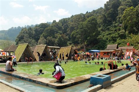 Kelebihan mandi air panas semulajadi yang anda belum lihat. 4 Tempat Pemandian Air Panas di Bandung - Mata Lelaki