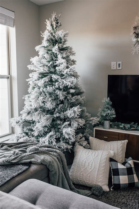 How To Quickly Decorate A Flocked Christmas Tree Color And Chic
