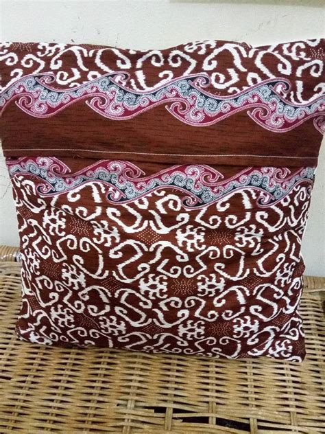 Untuk sarung bantal ini memang terbilang cukup sederhana dan tidak kalah cantiknya. Belajar Menjahit Dengan Mudah Bagi Pemula