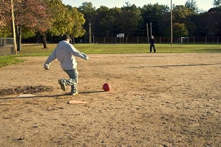 2 juegos deportivos, deporte y ed. Las 11 Reglas del Kickball o Kickingball Más Importantes - Lifeder