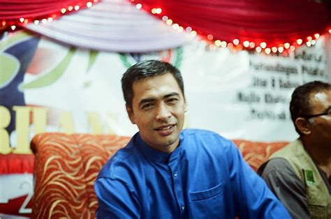 Sheikh muszaphar shukor al masrie bin sheikh mustapha (born 27 july 1972) is a malaysian orthopaedic surgeon and the first malaysian astronaut. Dr. Sheikh Muszaphar Shukor | Cairo,Egypt Nikon f3 50mm f1 ...