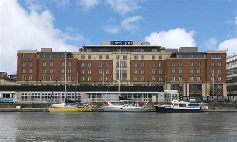 Other amenities include a coffee shop/café, a snack bar/deli, and self parking. Christchurch Hotel City Centre | Jurys Inn Dublin Hotels