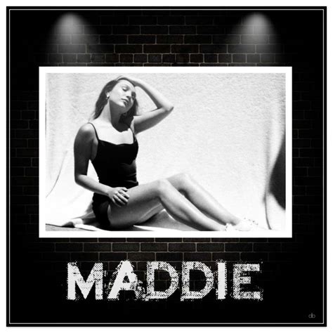 Maddie Ziegler Pose