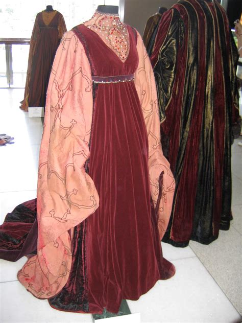 Lady Capulets Dress From Zeffirellis Romeo And Juliet Italian