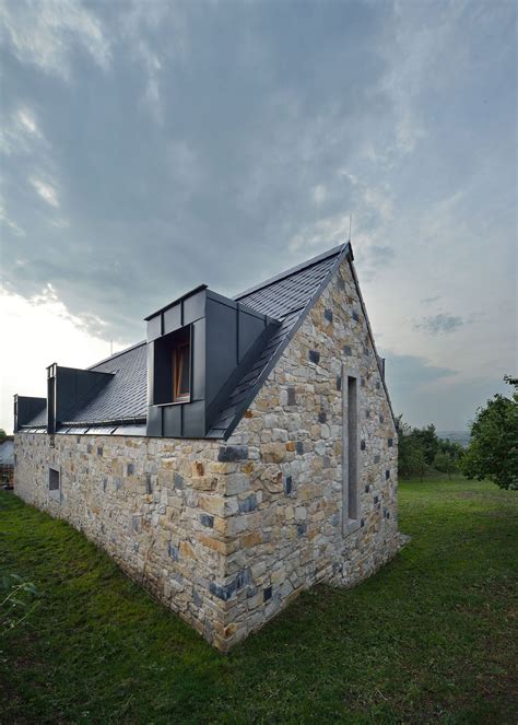 Contemporary Stone Farmhouse Gessato