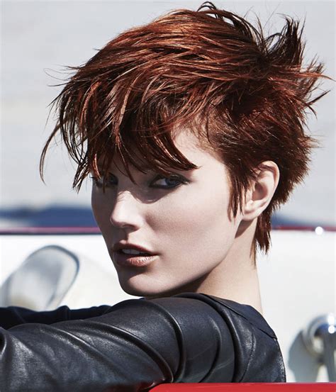 Effet wet look, tresses revisitées, coiffures accessoirisées : Nouvelles coupes et créations coiffures tendances de l ...
