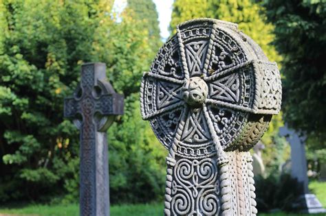 sconzani: Grave matters: Celtic crosses