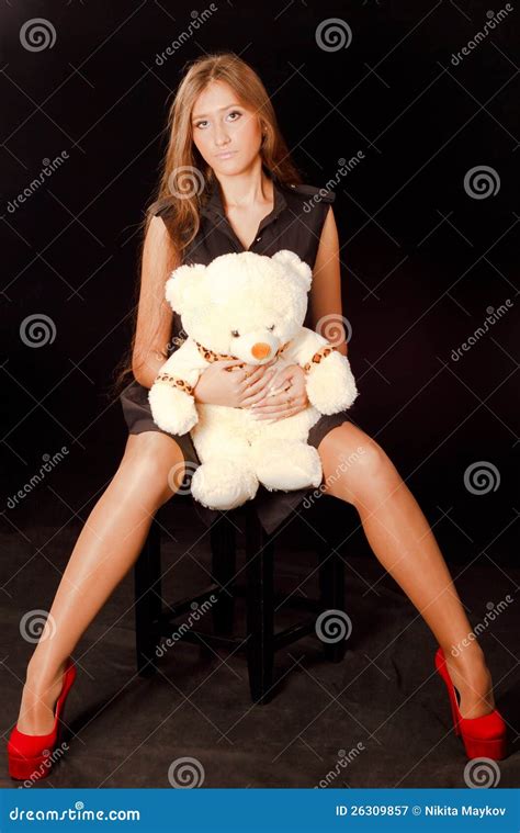 Vrouw Met Teddybear Stock Afbeelding Image Of Speelgoed 26309857