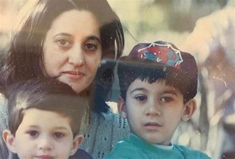 Mother s Day Sunny Deol Son Karan Deol Shared His Photo With Mother Pooja Deol मदरस ड