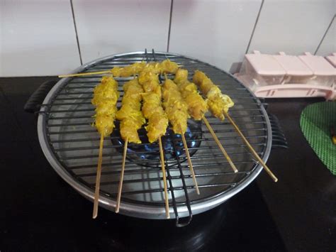 Tidak perlu jaminan atau kepemilikan kartu kredit: J3trader Marketing: BBQ dengan Fancy Grill Ketika Hujan Lebat!