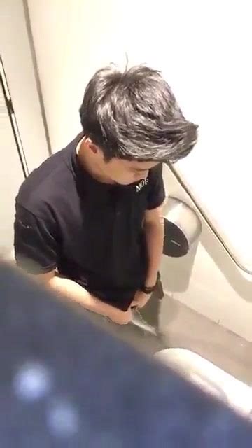 Spy Toilet Good Looking Filipino Boy Pissing ThisVid