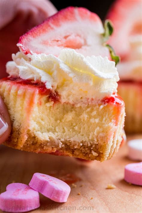 Mini Strawberry Cheesecakes Are Easy To Make With Simple Ingredients The Texture In