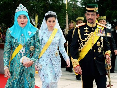 Pahang daily ucapkan selamat pengantin baru via. Sharia e lapidazione per gli adulteri Rivolta contro il ...